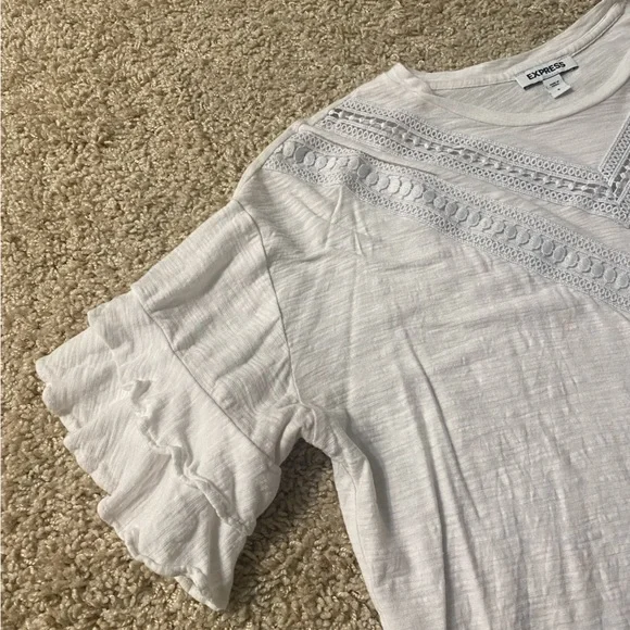 Express top with ruffled sleeves! - Picture 3 of 5